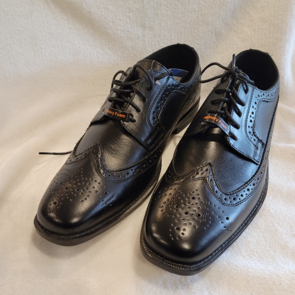 Size 13 Mens wingtip shoes